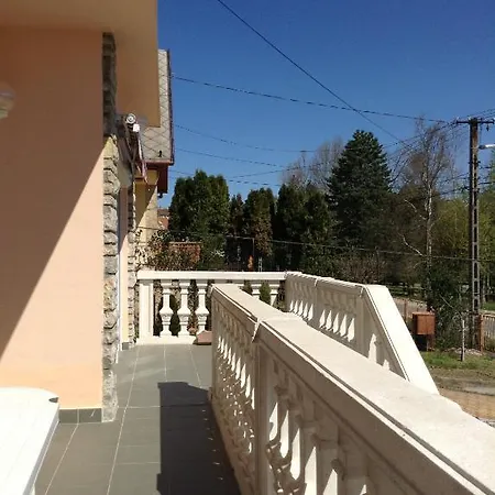 Alom Haz Apartment *