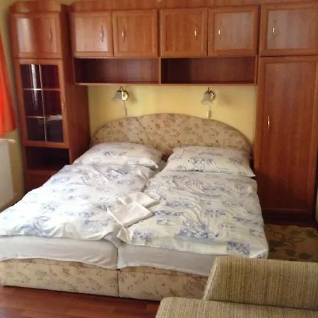 Alom Haz Apartment *