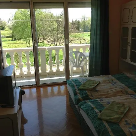 Alom Haz Apartment